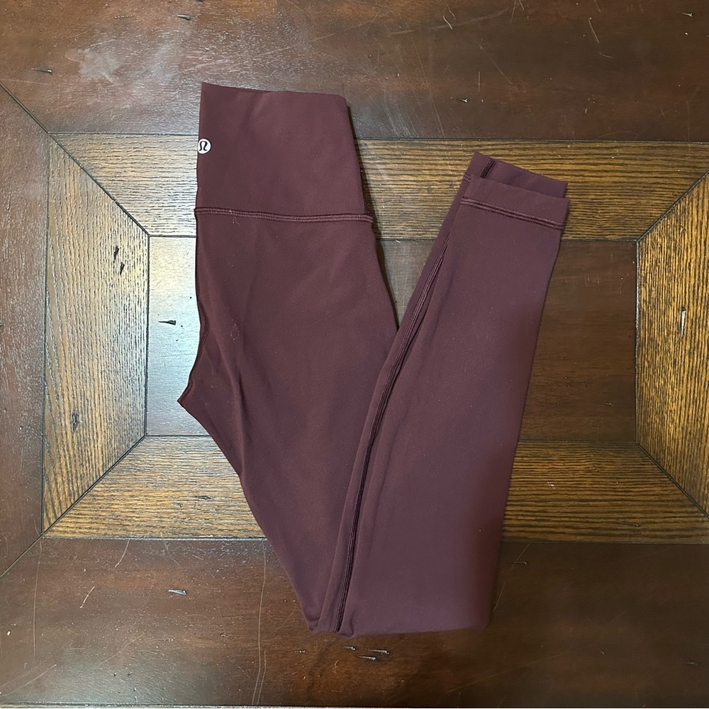 Lululemon Size 2 Wonder Under 28” in Maroon